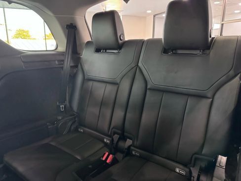 Used 2019 Land Rover Discovery HSE image 22