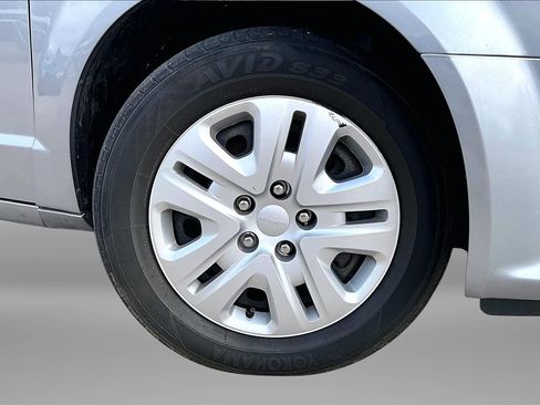 Used 2020 Dodge Grand Caravan SE w/ UConnect Hands-Free Group image 8