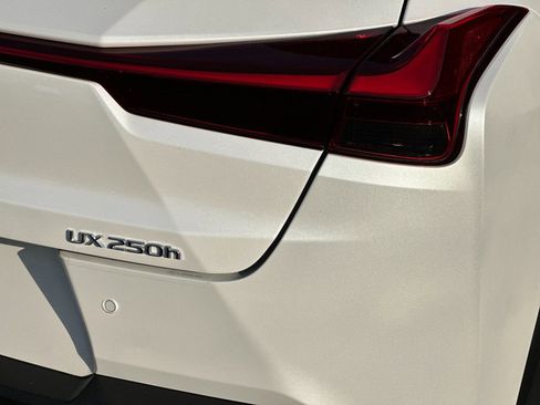 Used 2022 Lexus UX 250h w/ Accessory Package (Z2) image 32