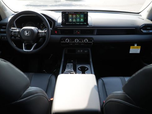 New 2025 Honda Pilot Touring image 22