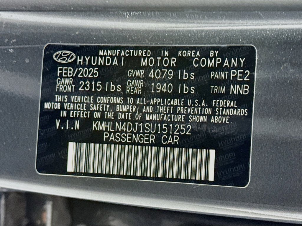 Certified 2025 Hyundai Elantra Limited FWD image 34