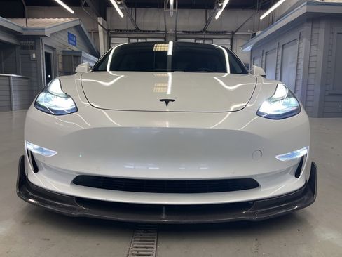 Used 2022 Tesla Model 3 Performance image 2