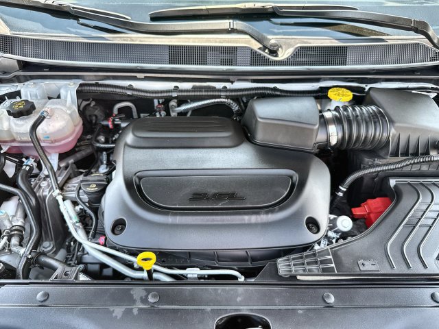 Used 2026 Chrysler Pacifica Limited FWD image 26