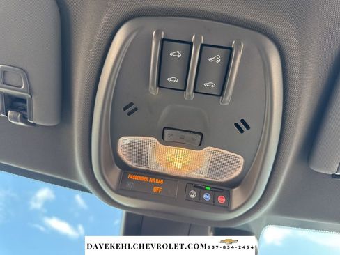 Used 2025 Chevrolet Trax RS w/ Sunroof Package FWD image 12
