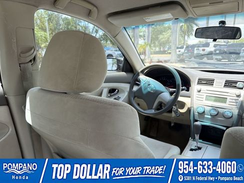 Used 2010 Toyota Camry FWD image 18