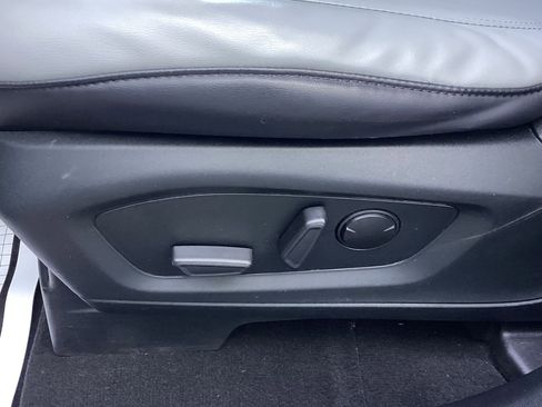 Used 2021 Ford Explorer XLT w/ Equipment Group 202A image 29