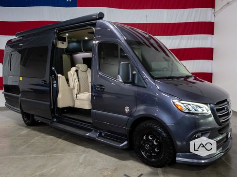 Used 2024 Mercedes-Benz Sprinter 3500 image 2