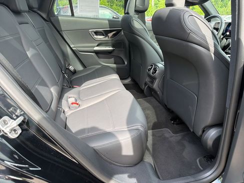 Used 2026 Mercedes-Benz GLC 300 4MATIC image 32