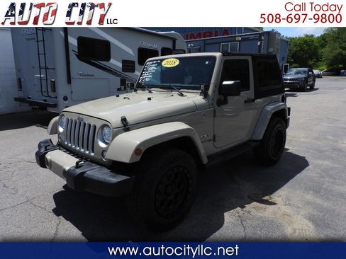 Used 2018 Jeep Wrangler Sahara w/ Connectivity Group AWD/4WD image 1