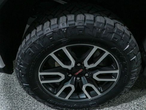 Used 2024 GMC Sierra 1500 AT4 w/ Technology Package AWD/4WD image 12