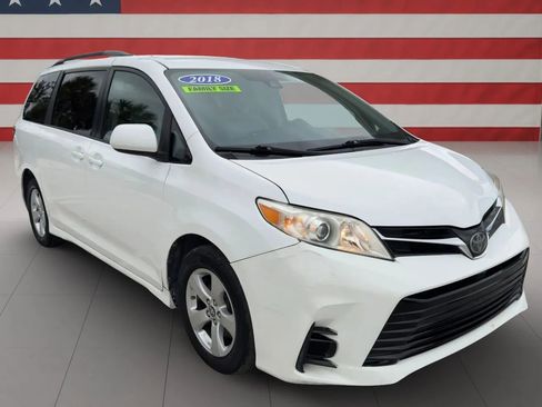 Used 2018 Toyota Sienna LE image 3