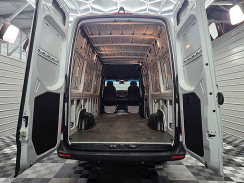 Used 2022 Mercedes-Benz Sprinter 2500 image 12