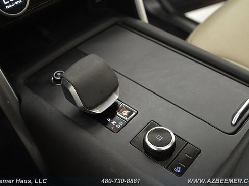 Used 2022 Land Rover Discovery S image 38