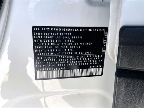 Used 2024 Volkswagen Tiguan SE image 34