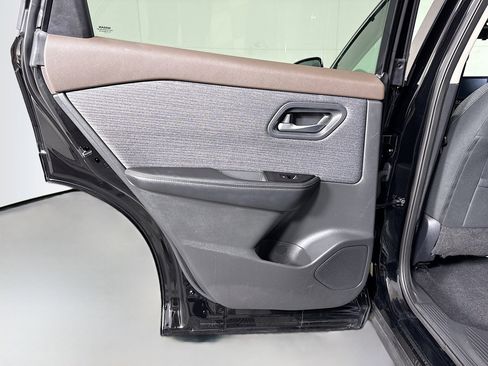 Used 2022 Nissan Rogue SV AWD/4WD image 26