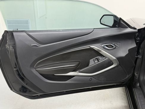 Used 2018 Chevrolet Camaro LT w/ Technology Package RWD image 14
