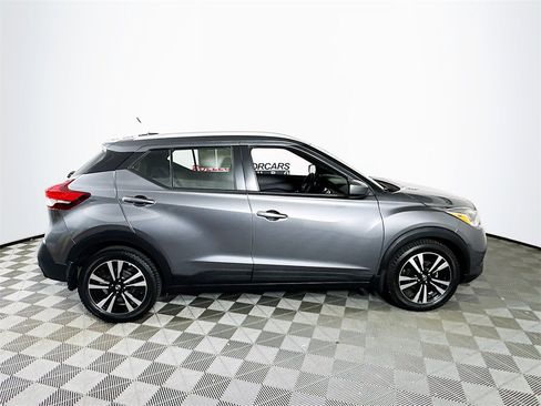 Used 2018 Nissan Kicks SV image 8