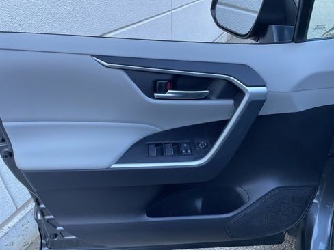 Used 2025 Toyota RAV4 XLE image 17