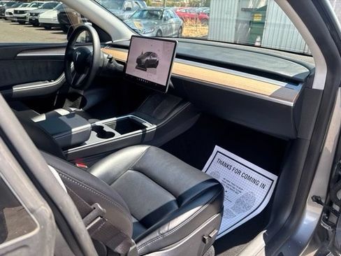 Used 2025 Tesla Model Y Long Range AWD/4WD image 35