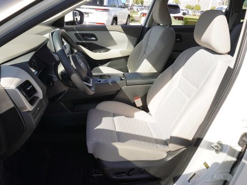 Certified 2023 Nissan Rogue SV FWD image 13