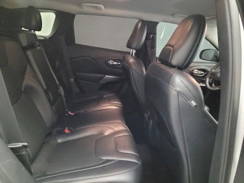 Used 2020 Jeep Cherokee Latitude Plus FWD image 19