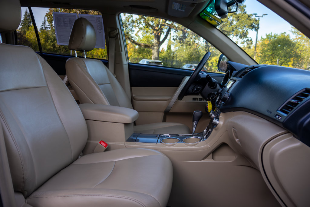Used 2013 Toyota Highlander SE AWD/4WD image 12