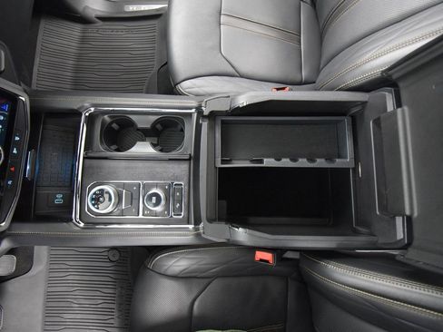 Used 2024 Ford Expedition Platinum AWD/4WD image 35