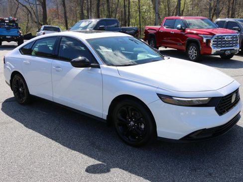 Used 2025 Honda Accord SE image 10