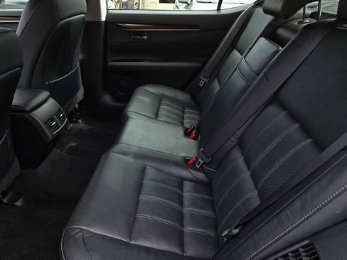 Used 2016 Lexus ES 300h w/ Luxury Package w/Wood Trim image 11