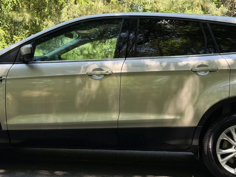 Used 2017 Ford Escape SE FWD image 8