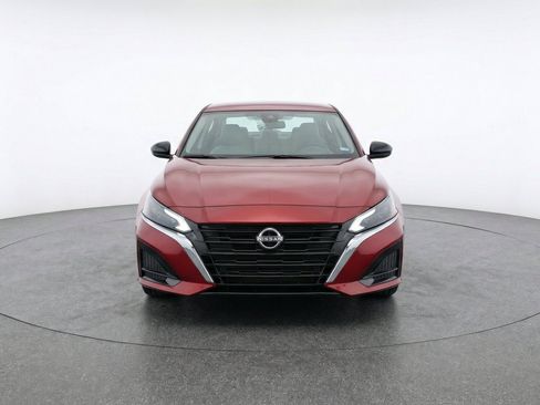 Used 2025 Nissan Altima 2.5 SV FWD image 2