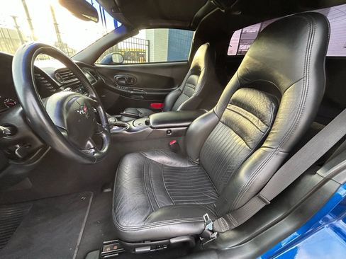 Used 2002 Chevrolet Corvette Coupe w/ Preferred Equipment Group2 image 18