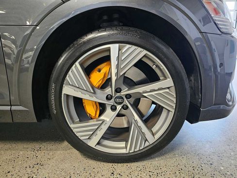 Used 2023 Audi e-tron Prestige w/ Prestige Package AWD/4WD image 9