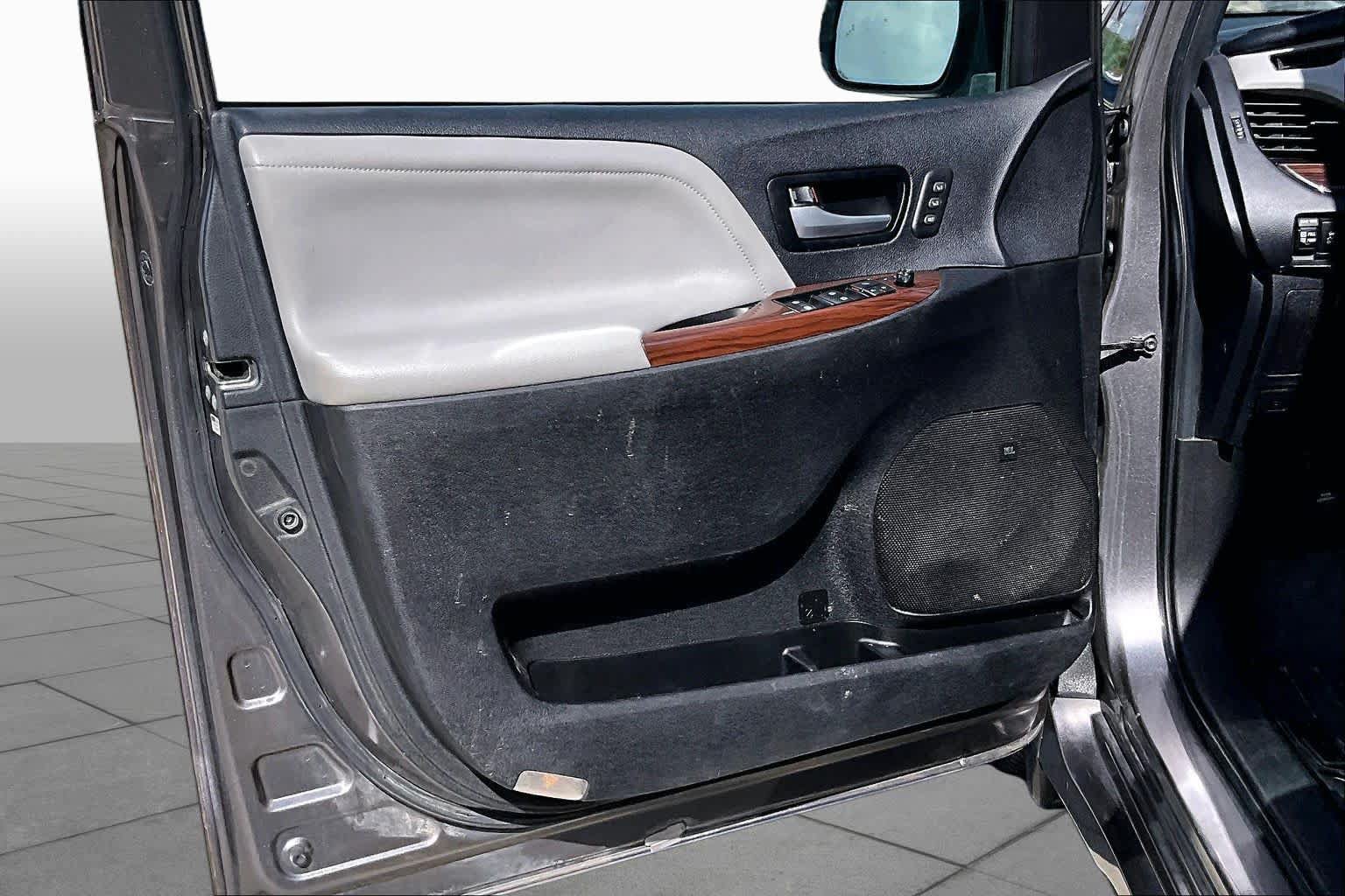 Used 2019 Toyota Sienna Limited Premium AWD/4WD image 15