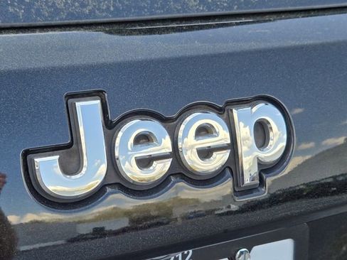 Used 2022 Jeep Grand Cherokee Limited AWD/4WD image 14