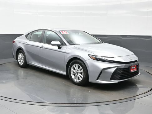Used 2025 Toyota Camry LE FWD image 8