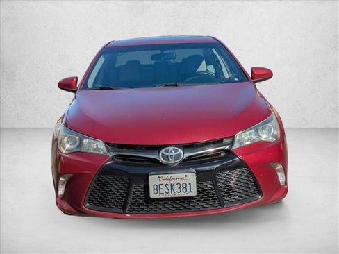 Used 2016 Toyota Camry SE image 3