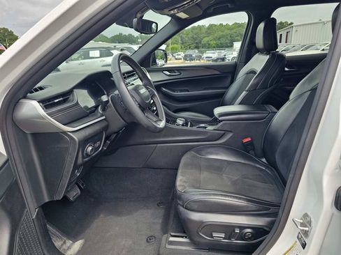 Used 2024 Jeep Grand Cherokee Altitude AWD/4WD image 16