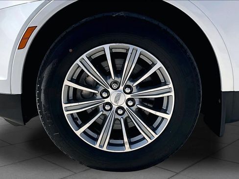 Used 2017 Cadillac XT5 Luxury w/ Driver Awareness Package FWD image 10