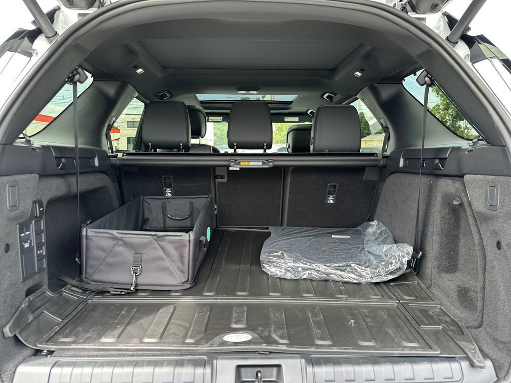 Used 2026 Land Rover Discovery S AWD/4WD image 18
