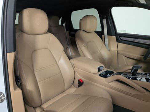 Certified 2023 Porsche Cayenne AWD/4WD image 23