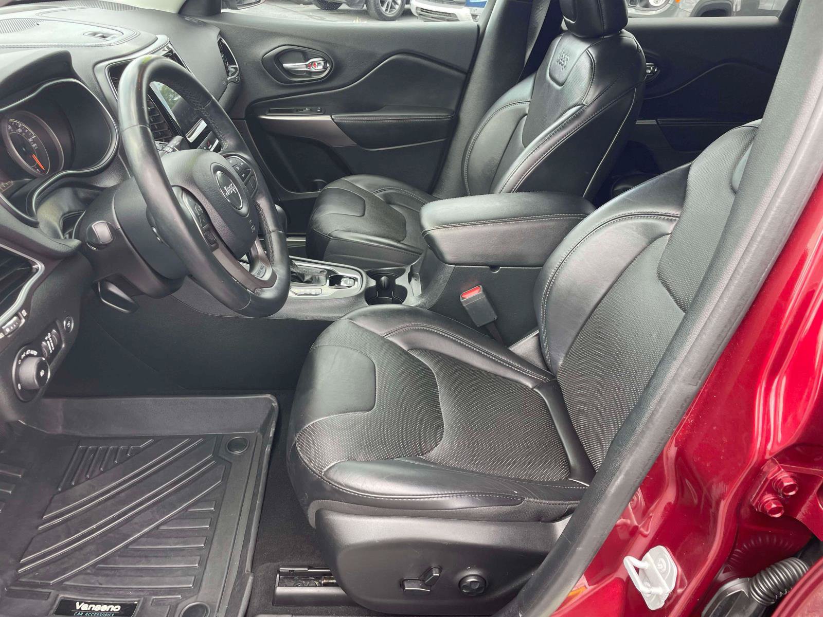 Used 2019 Jeep Cherokee Limited AWD/4WD image 14