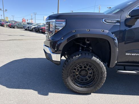 Used 2025 GMC Sierra 1500 SLT AWD/4WD image 13