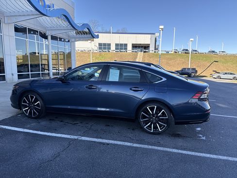 Used 2023 Honda Accord Touring image 6