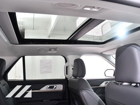 New 2025 Ford Explorer Active w/ Active Comfort Package image 18