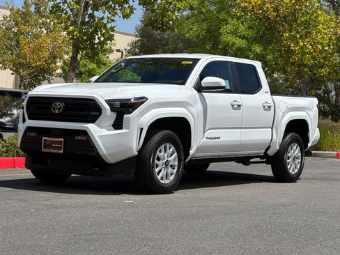 Used 2024 Toyota Tacoma SR5 AWD/4WD image 9