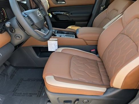 New 2026 Nissan Pathfinder Platinum w/ Cargo Package FWD image 10