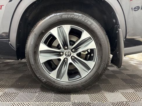 Used 2022 Toyota Highlander XLE image 36