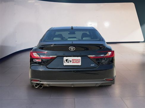 Used 2025 Toyota Camry SE image 4