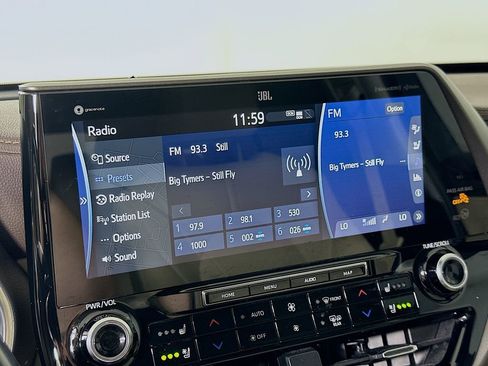 Used 2021 Toyota Highlander Limited FWD image 31